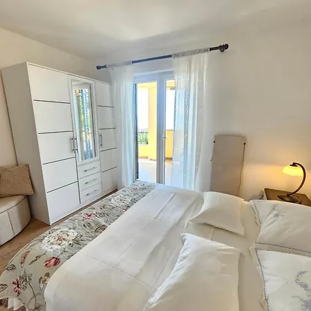 Apartmán Blaz Nv 1 - 150m From The Novi Vinodolski