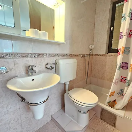 Apartament Blaz Nv 1 - 150m From The Novi Vinodolski